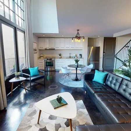 Heart Of Cloverdale Loft - Free Gated Parking